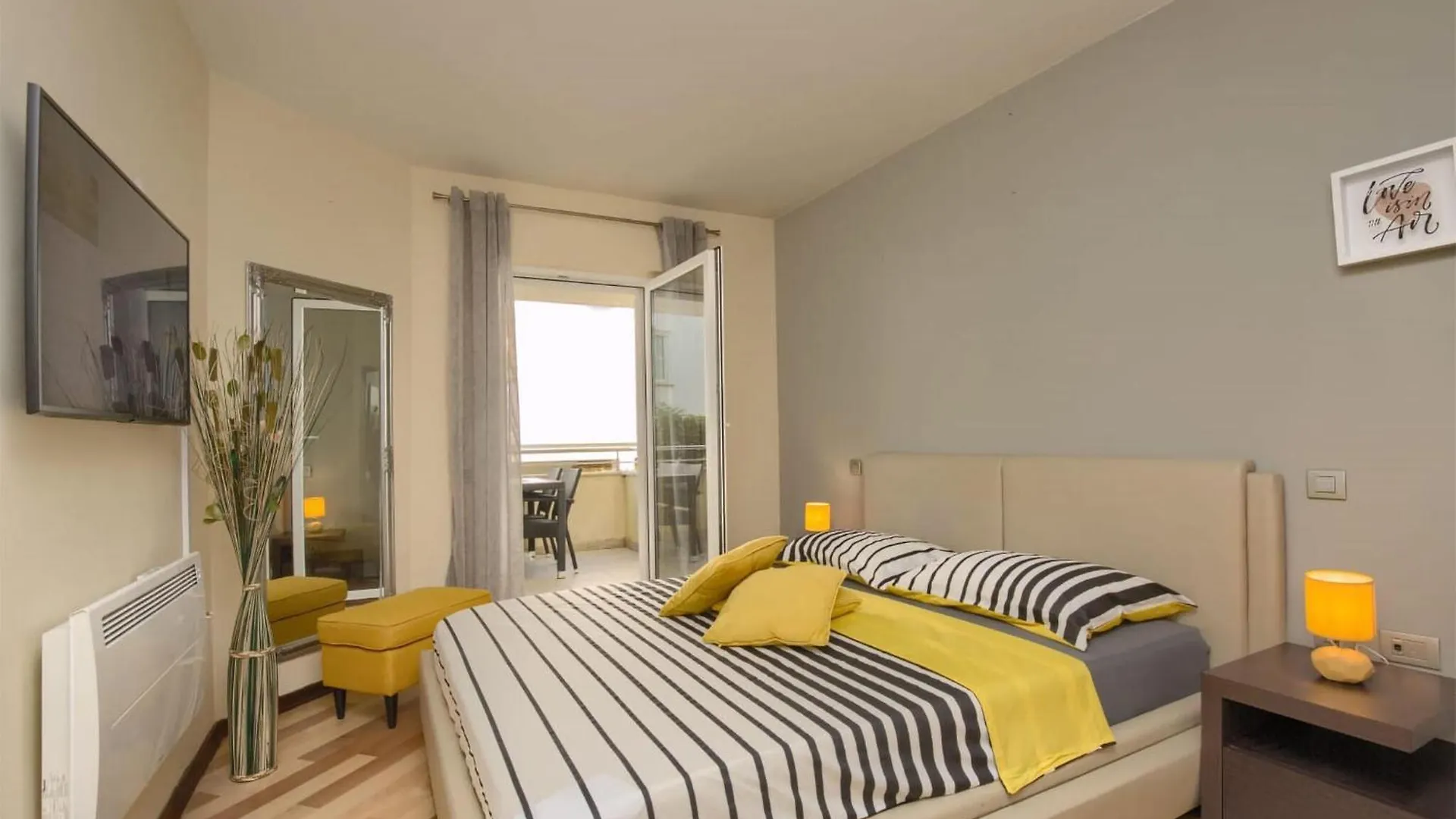 Stunning Apartment In Stinjan With Kitchen